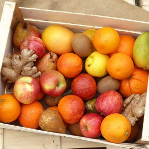 Panier bio moyen format composé des meilleurs fruits de saison / Fruits frais en circuit court Producteurs & Arboriculteurs bio